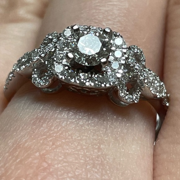 Vera Wang 14KT WG 3/4 CTTW Diamond Ring HI/I1 - Picture 3 of 12